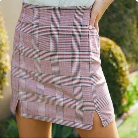 J Galt | Brandy Melville Red Plaid Cara Mini Skirt,OS - Picture 5 of 5